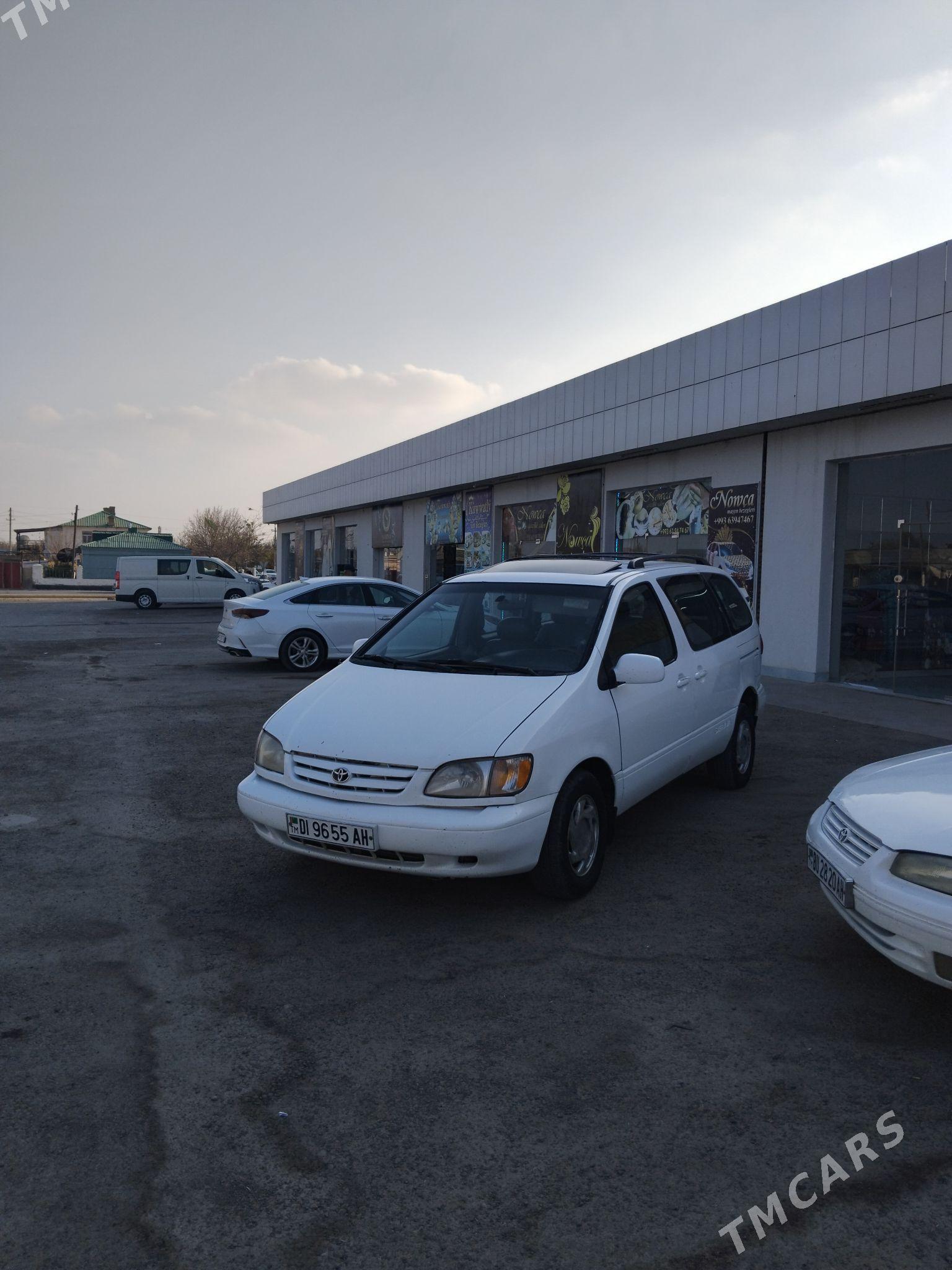 Toyota Sienna 2002 - 140 000 TMT - Теджен - img 4