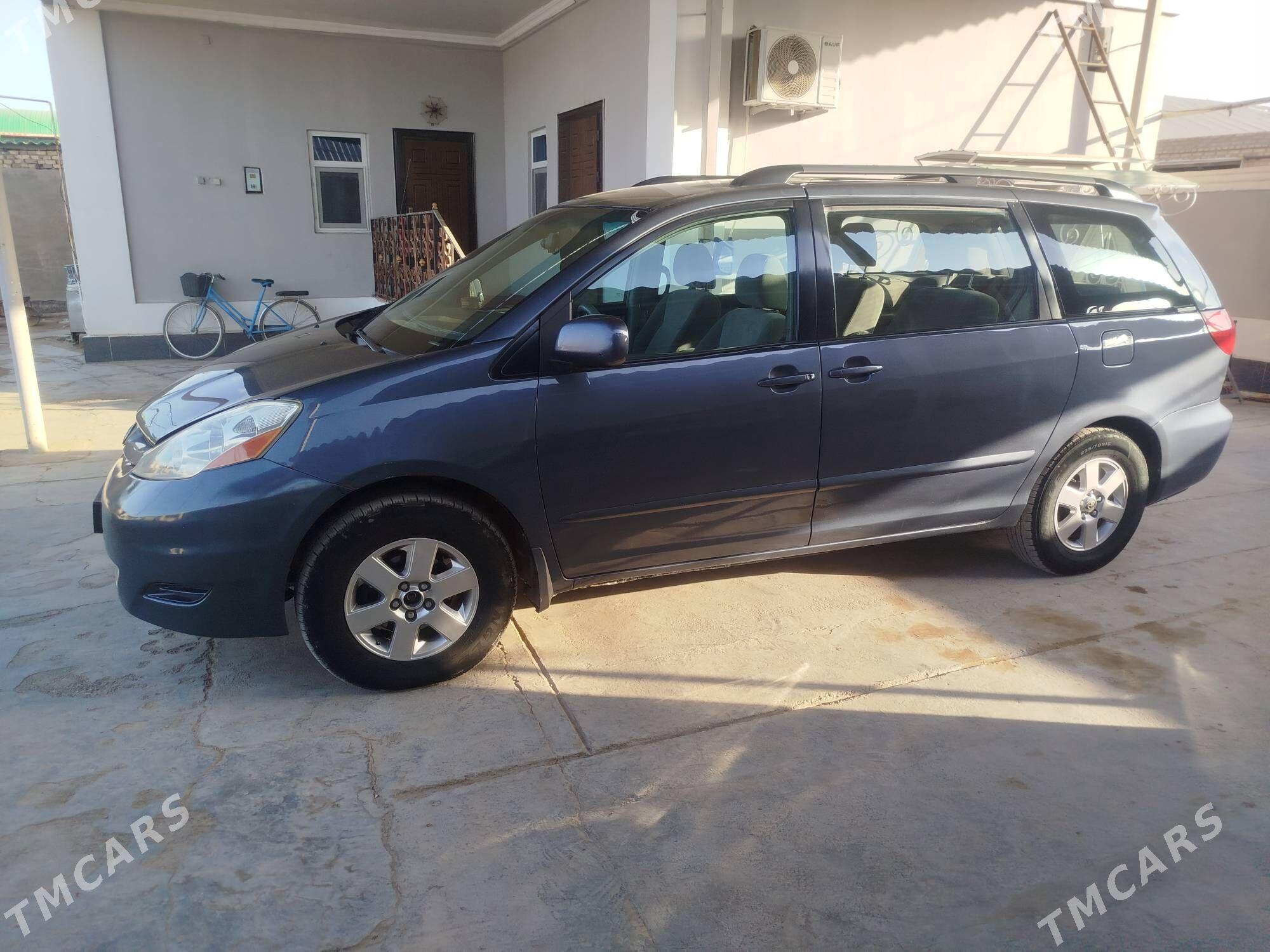 Toyota Sienna 2009 - 220 000 TMT - Ёлётен - img 3