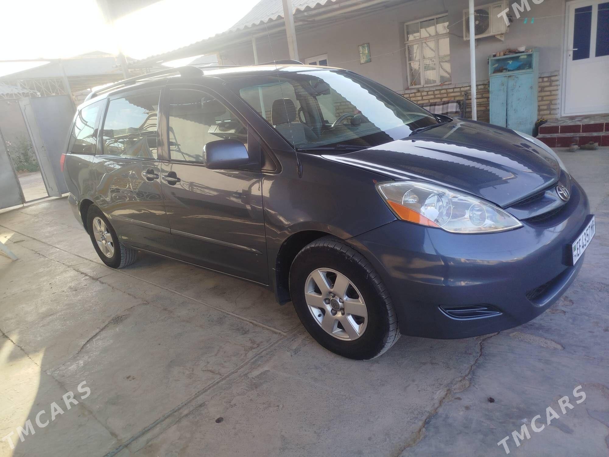 Toyota Sienna 2009 - 220 000 TMT - Ёлётен - img 2