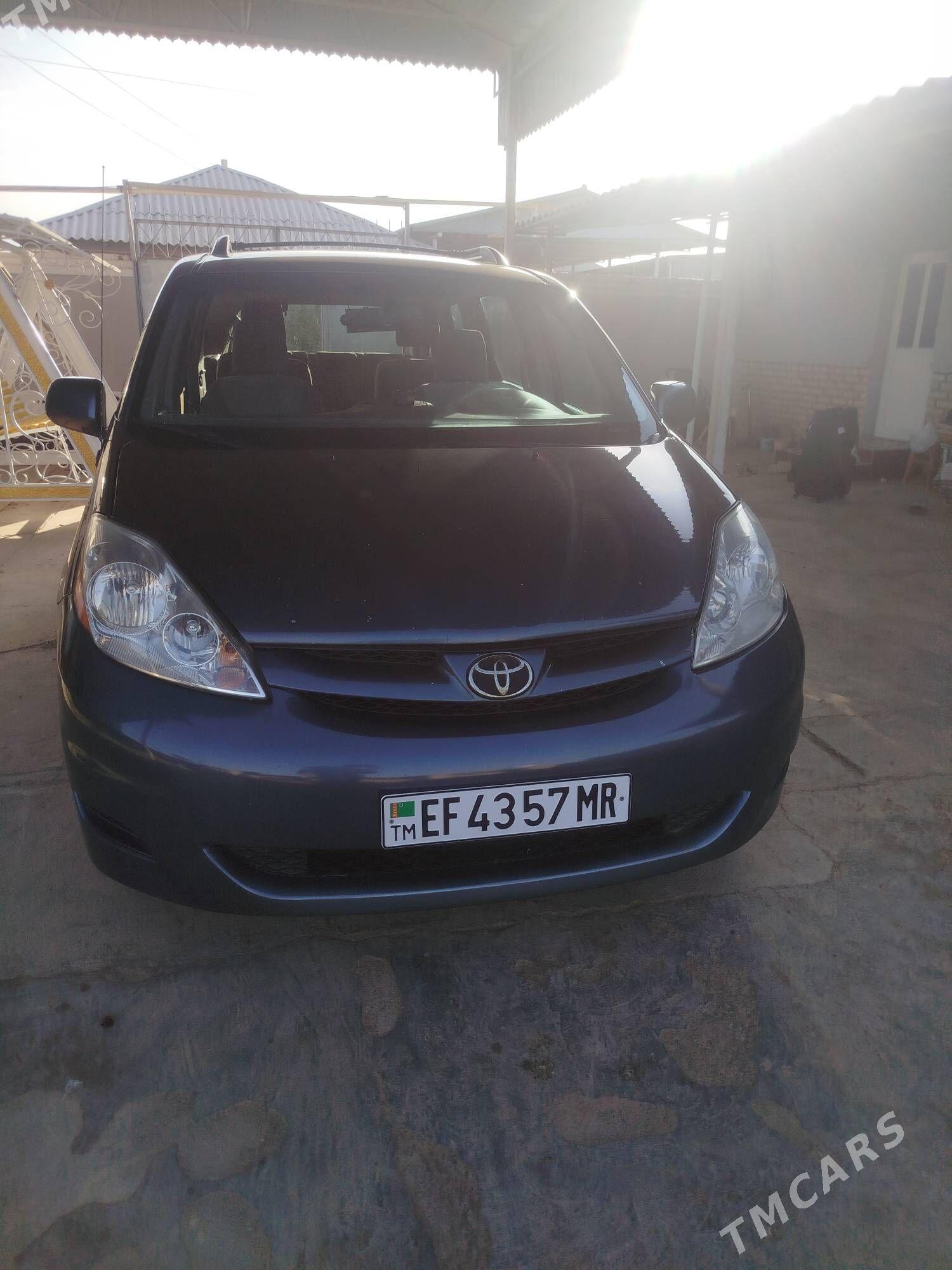 Toyota Sienna 2009 - 220 000 TMT - Ёлётен - img 4