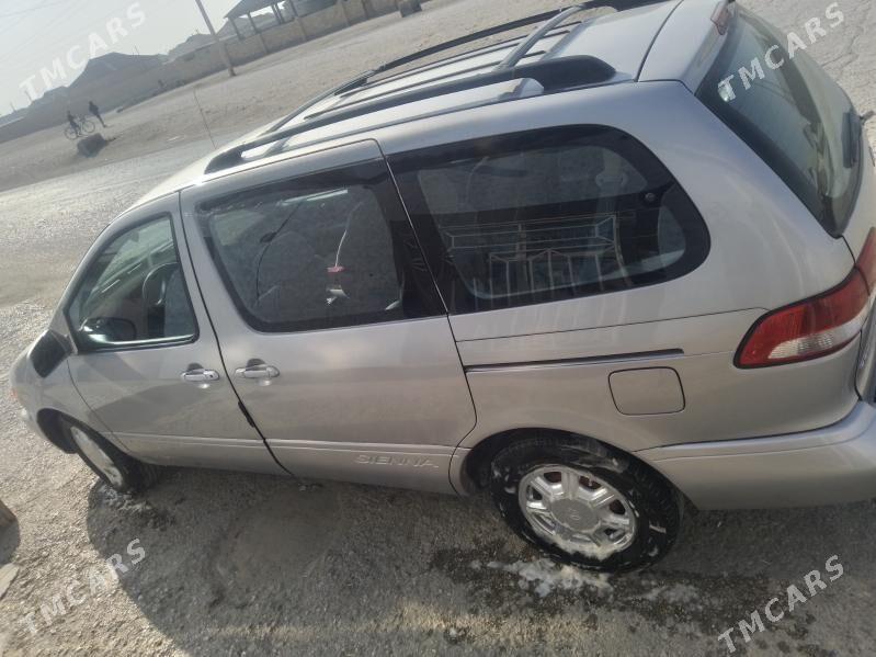 Toyota Sienna 2002 - 170 000 TMT - Гумдаг - img 4