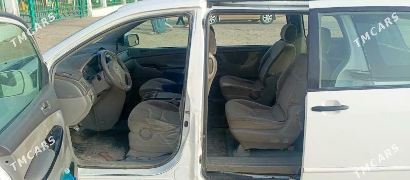 Toyota Sienna 2003 - 158 000 TMT - Байрамали - img 4