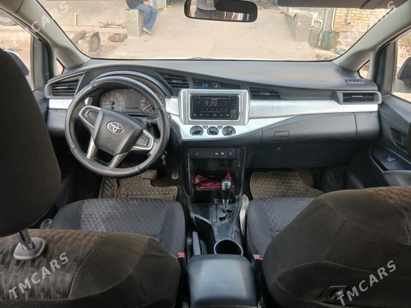 Toyota Innova 2020 - 300 000 TMT - Халач - img 2