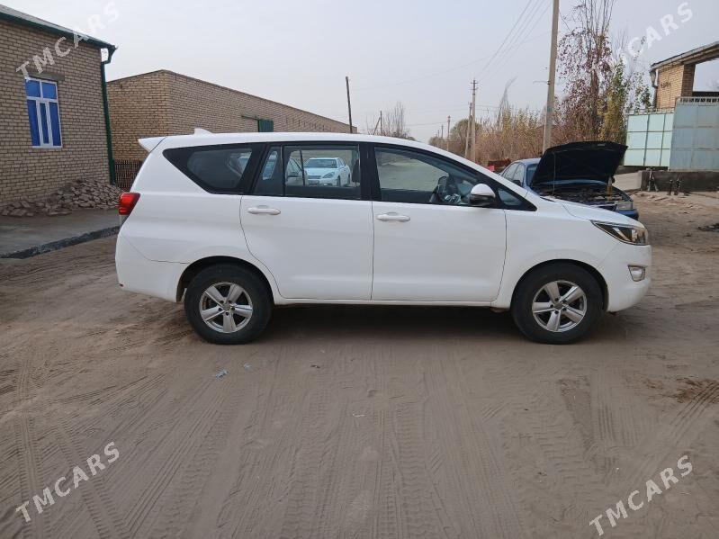 Toyota Innova 2020 - 300 000 TMT - Халач - img 4
