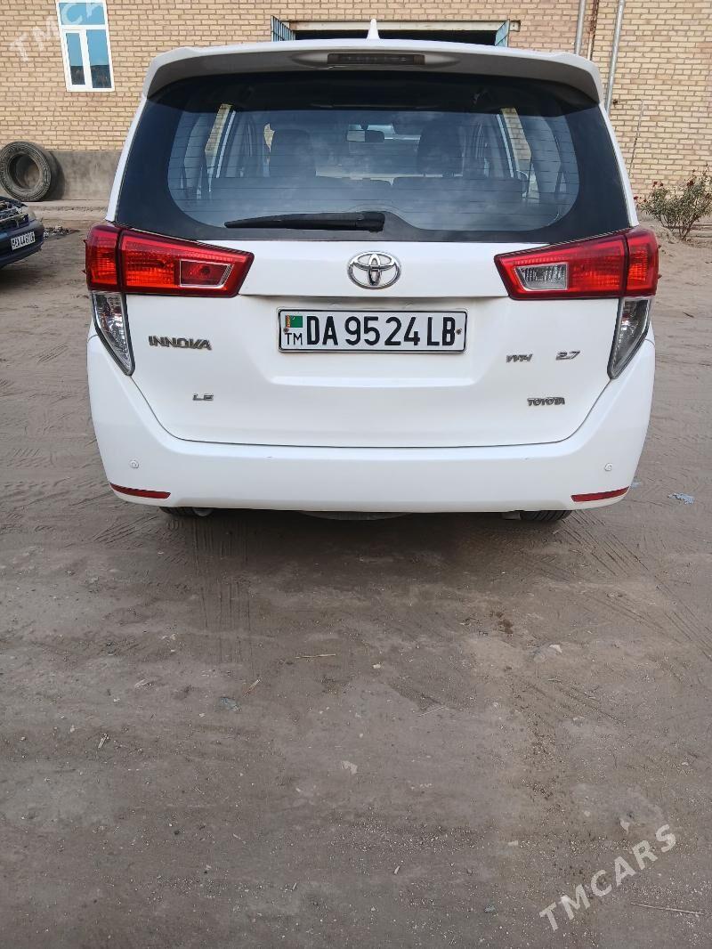 Toyota Innova 2020 - 300 000 TMT - Халач - img 3