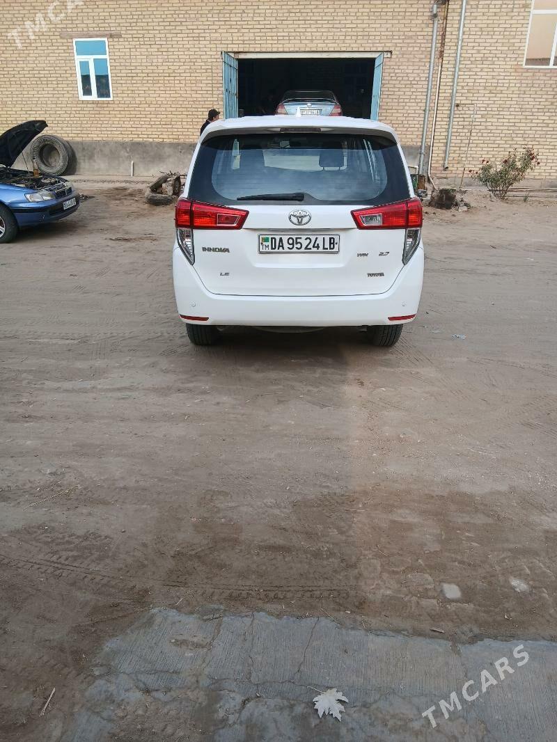 Toyota Innova 2020 - 300 000 TMT - Халач - img 5