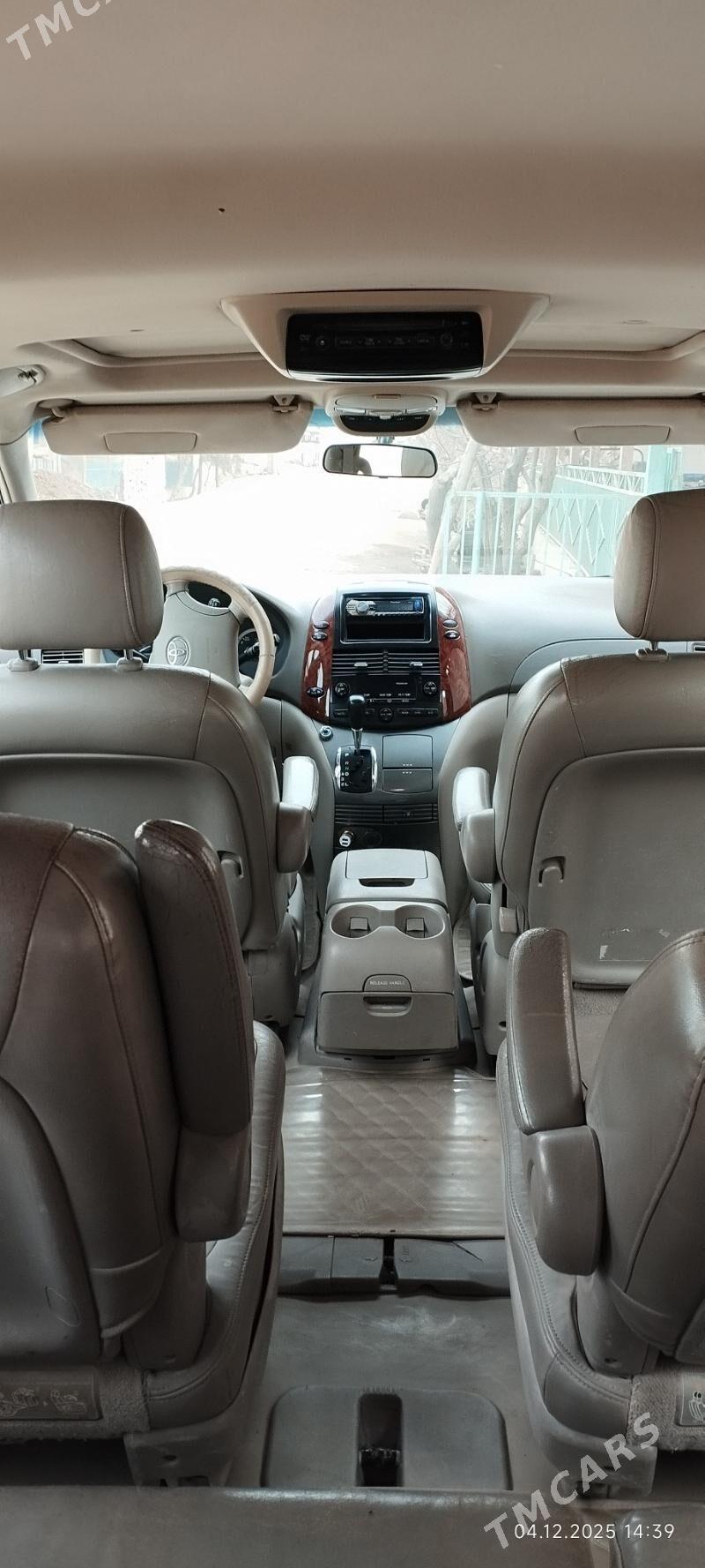 Toyota Sienna 2004 - 265 000 TMT - Гурбансолтан Едже - img 5