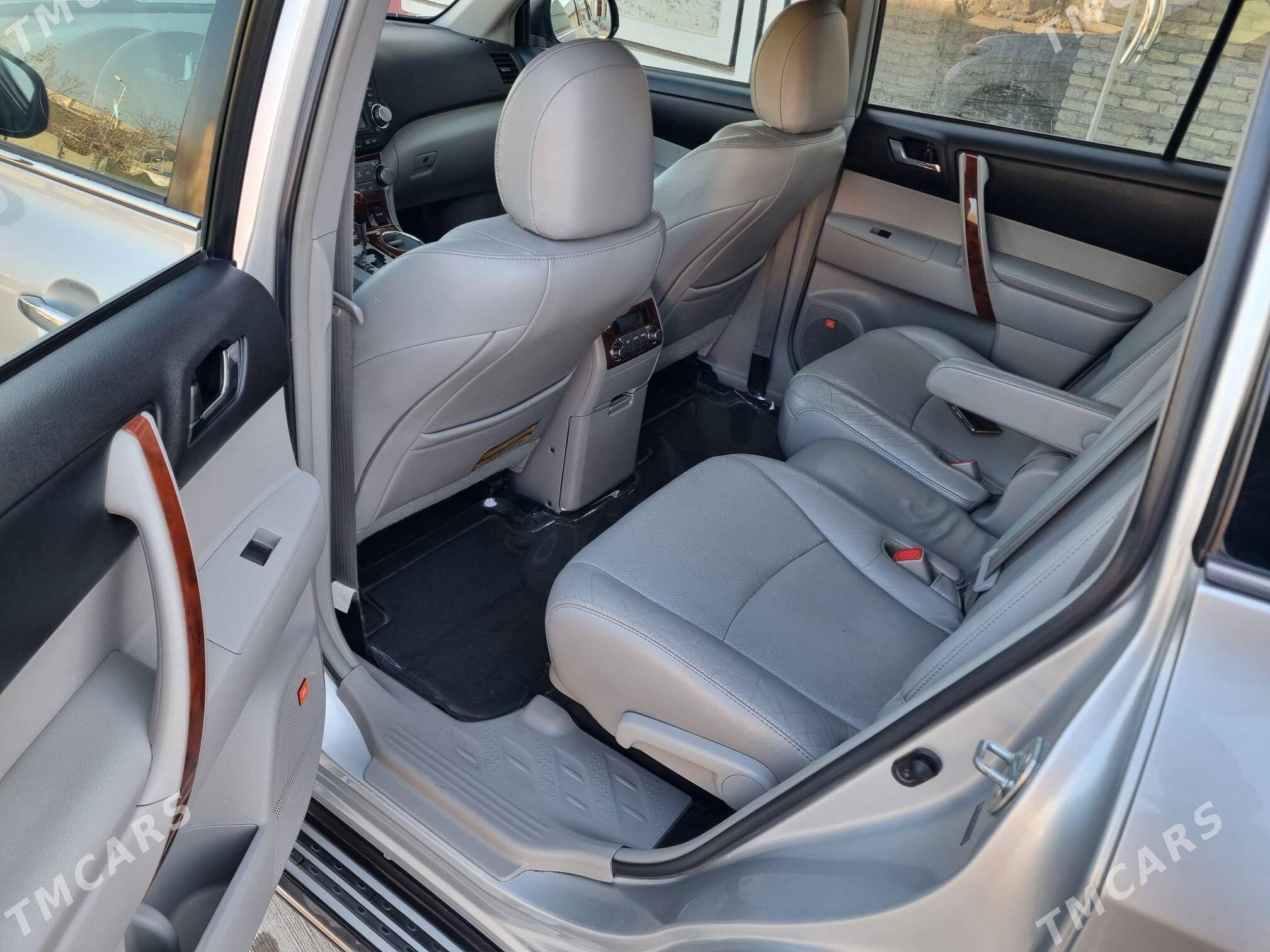 Toyota Highlander 2011 - 375 000 TMT - Гурбансолтан Едже - img 8