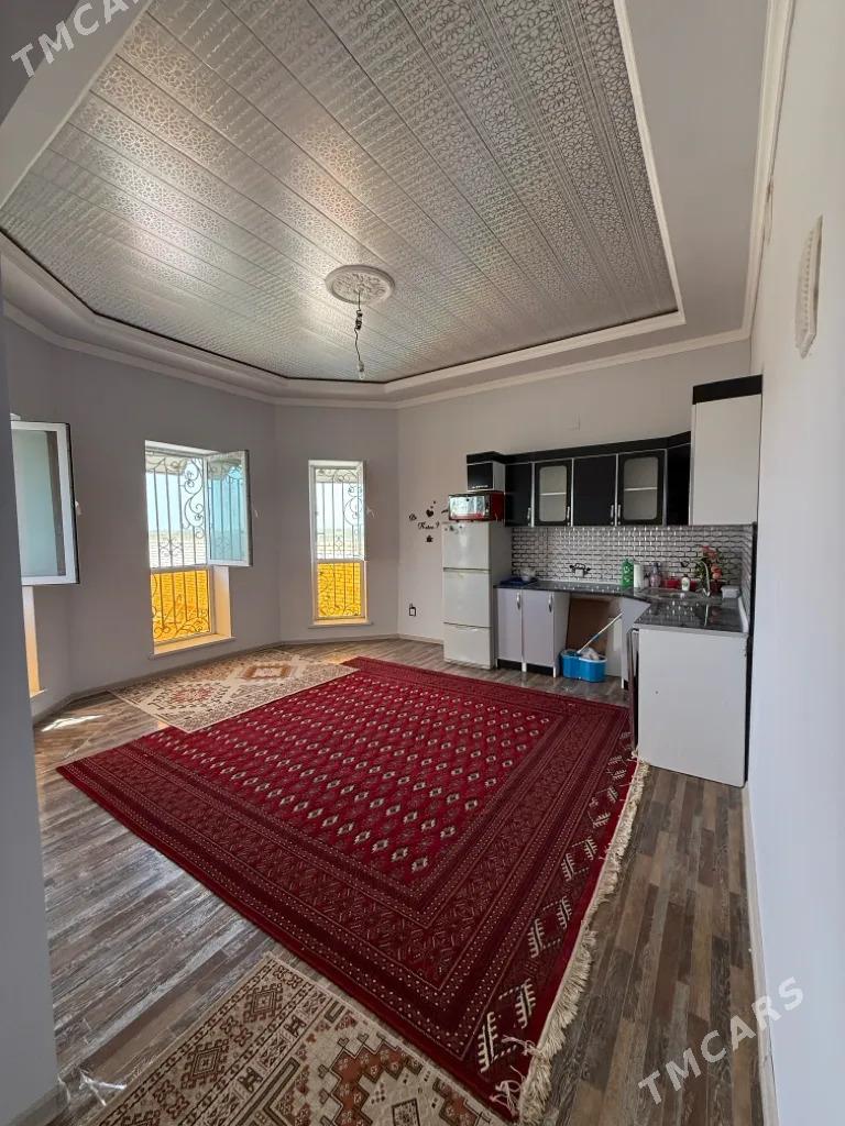 Satlyk uly howly jaý  - Mary - img 1