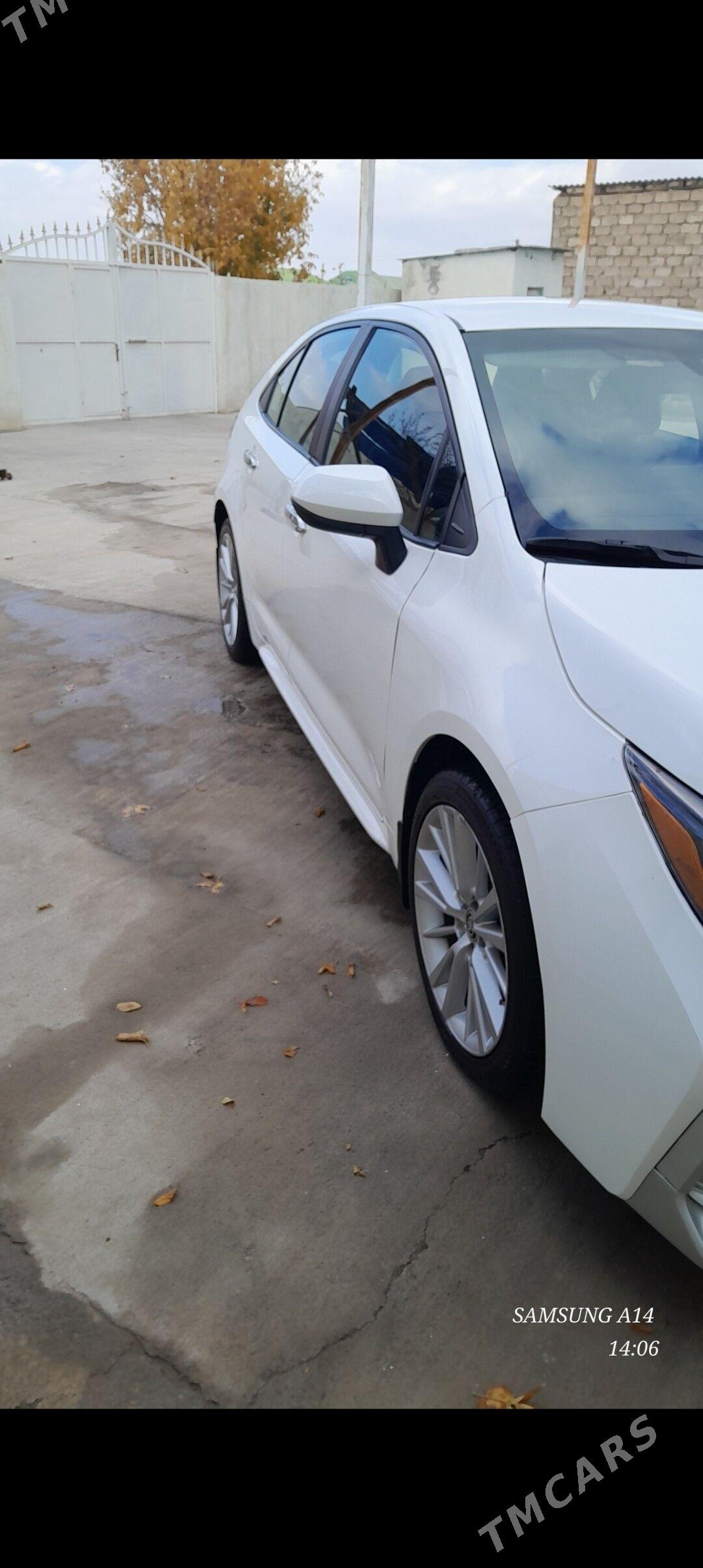 Toyota Corolla 2022 - 240 000 TMT - Бузмеин - img 4