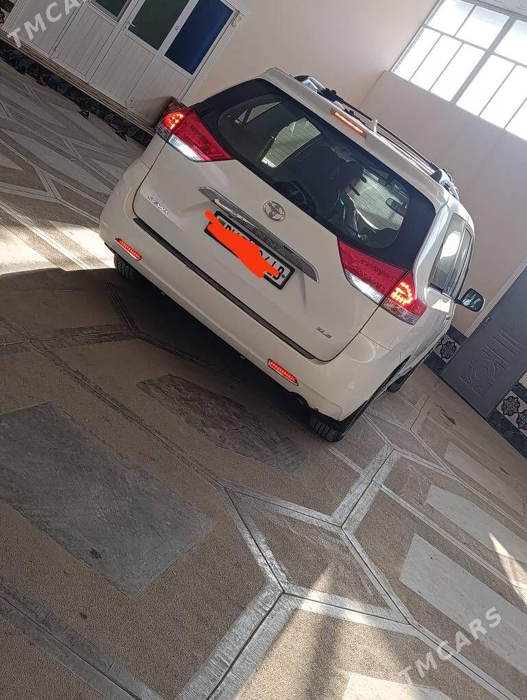 Toyota Sienna 2011 - 290 000 TMT - Туркменабат - img 3