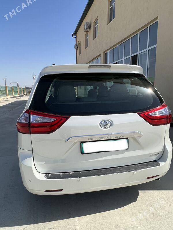 Toyota Sienna 2017 - 410 000 TMT - Бахарден - img 2