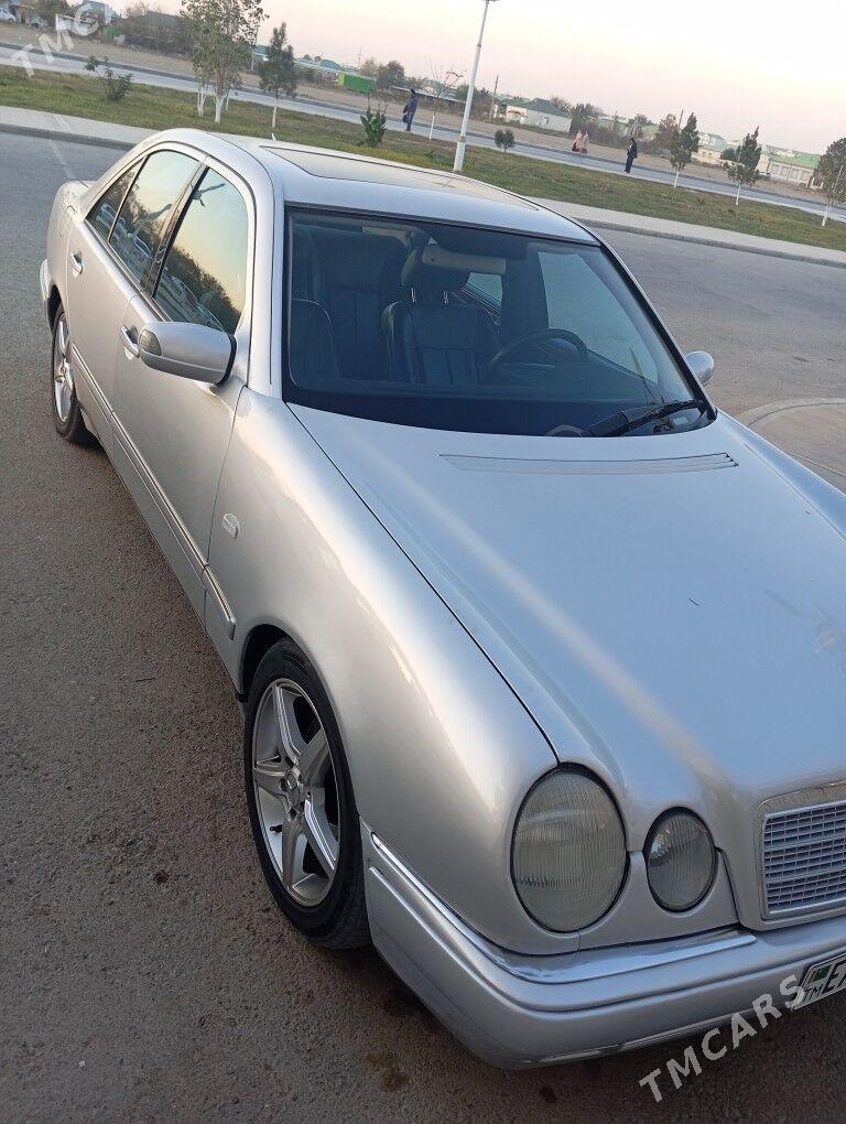Mercedes-Benz E320 1999 - 110 000 TMT - Gurtly - img 4