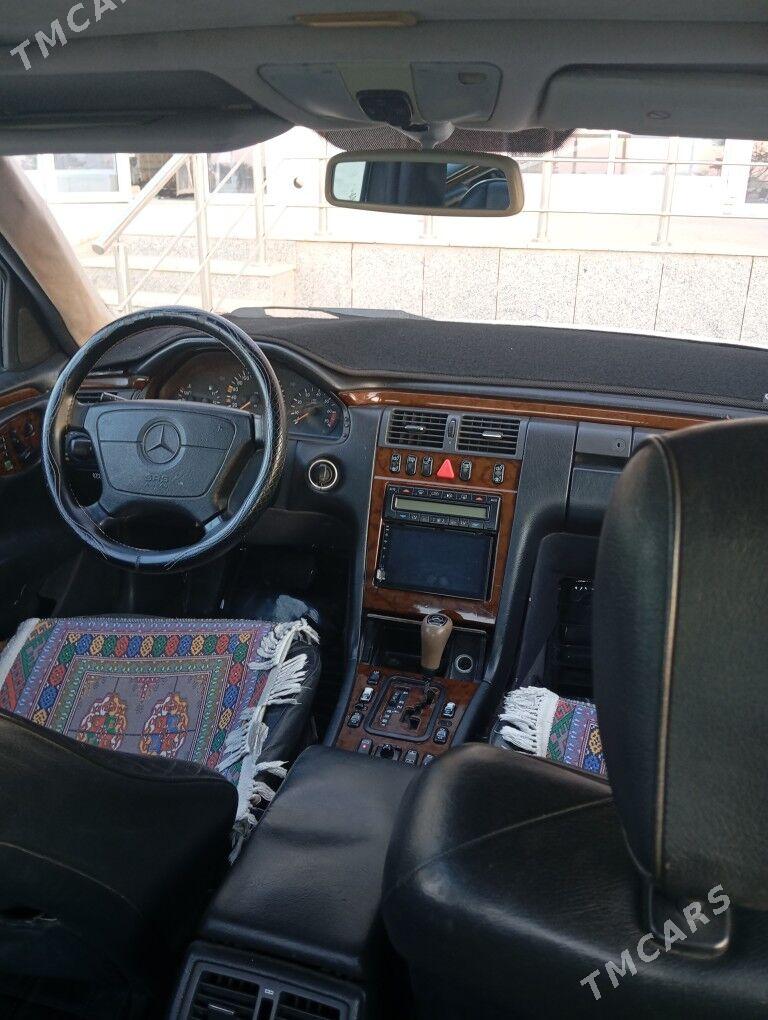 Mercedes-Benz E320 1999 - 110 000 TMT - Gurtly - img 5