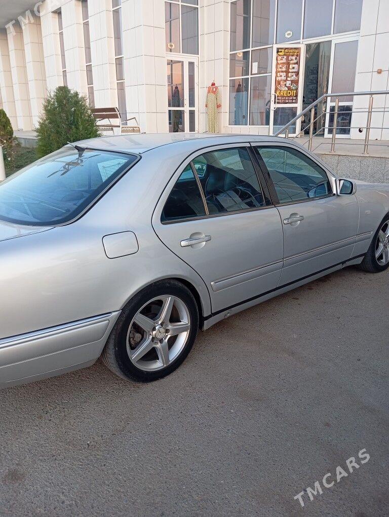 Mercedes-Benz E320 1999 - 110 000 TMT - Gurtly - img 2