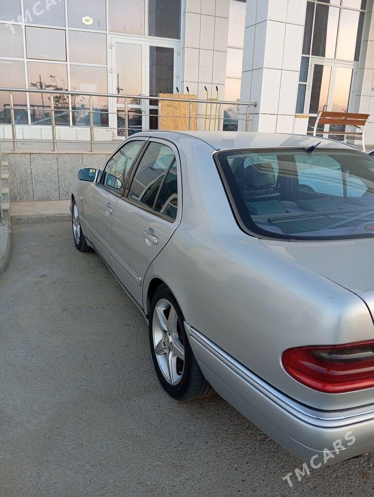Mercedes-Benz E320 1999 - 110 000 TMT - Gurtly - img 3