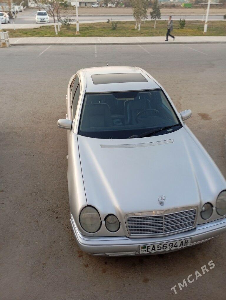 Mercedes-Benz E320 1999 - 110 000 TMT - Gurtly - img 6