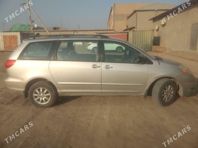 Toyota Sienna 2006 - 240 000 TMT - Гурбансолтан Едже - img 3