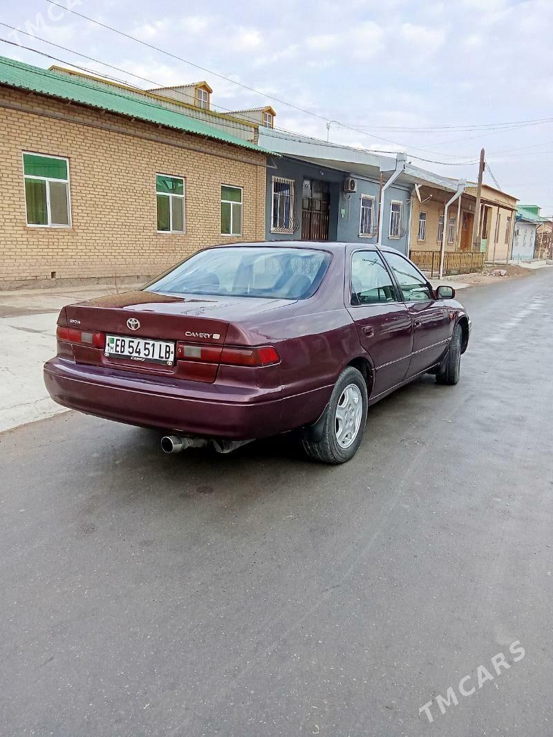 Toyota Camry 1998 - 110 000 TMT - Дянев - img 6
