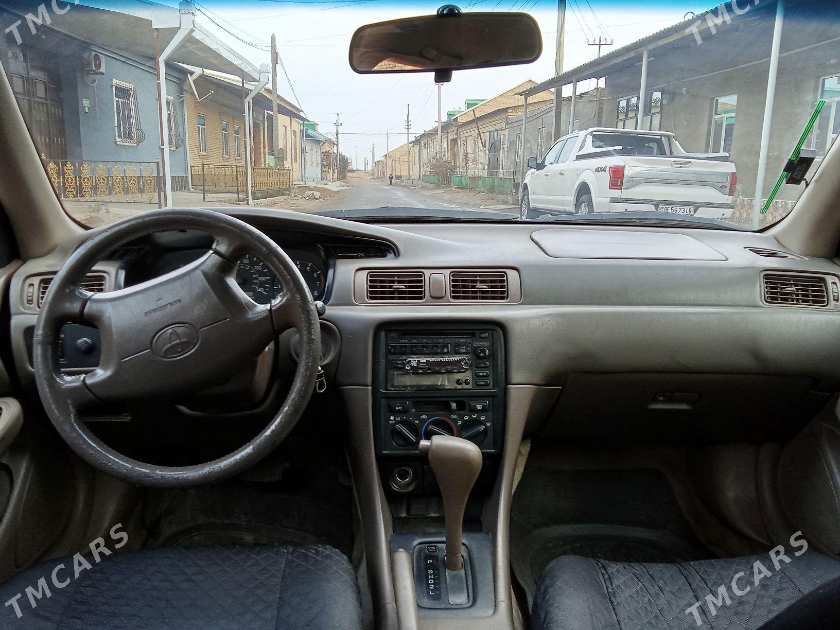 Toyota Camry 1998 - 110 000 TMT - Дянев - img 7