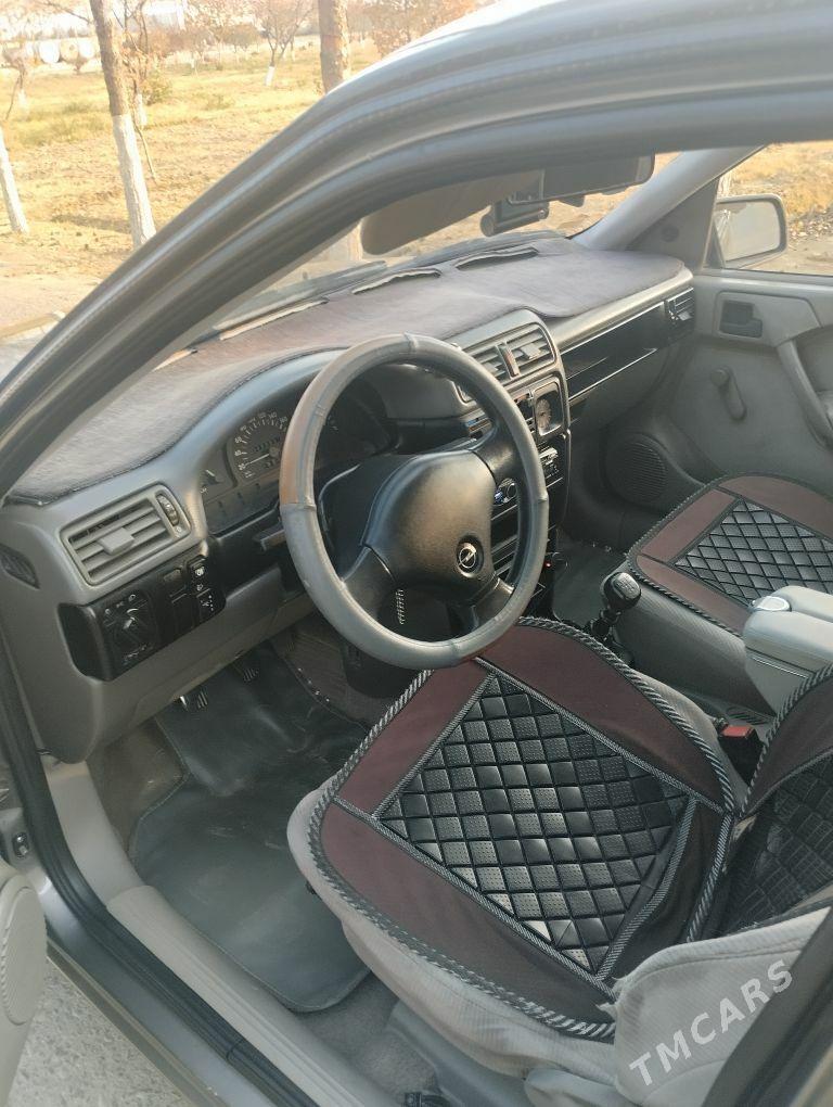 Opel Vectra 1990 - 52 000 TMT - Мары - img 4
