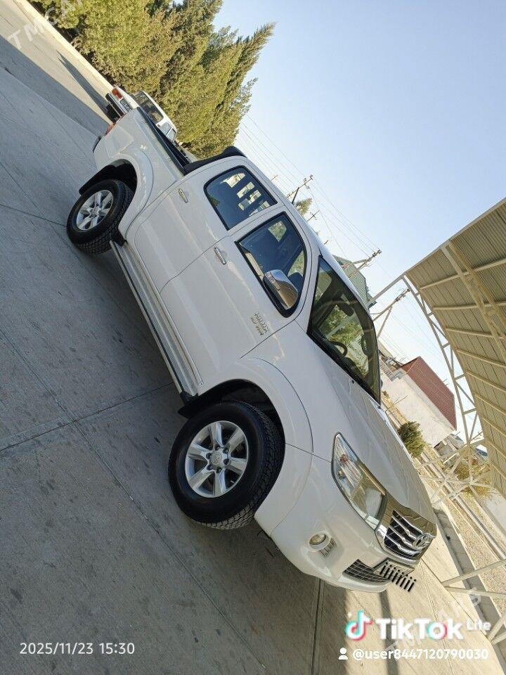 Toyota Hilux 2014 - 390 000 TMT - Балканабат - img 1