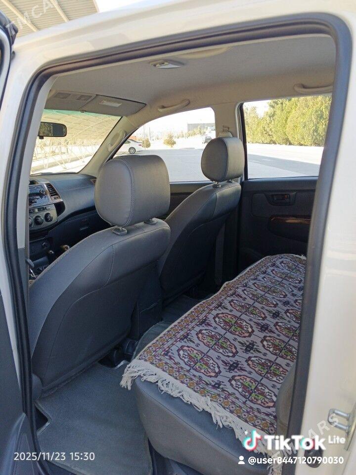 Toyota Hilux 2014 - 390 000 TMT - Балканабат - img 8