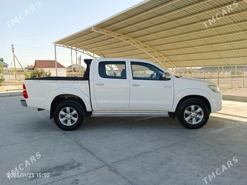 Toyota Hilux 2014 - 390 000 TMT - Балканабат - img 3
