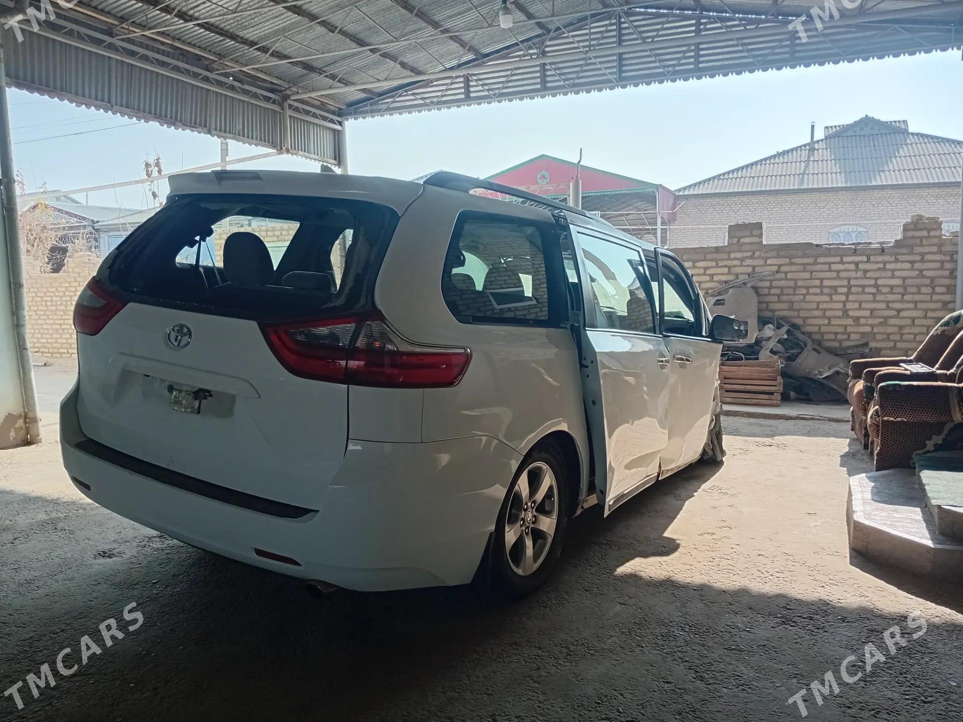 Toyota Sienna 2020 - 279 000 TMT - Мургап - img 2