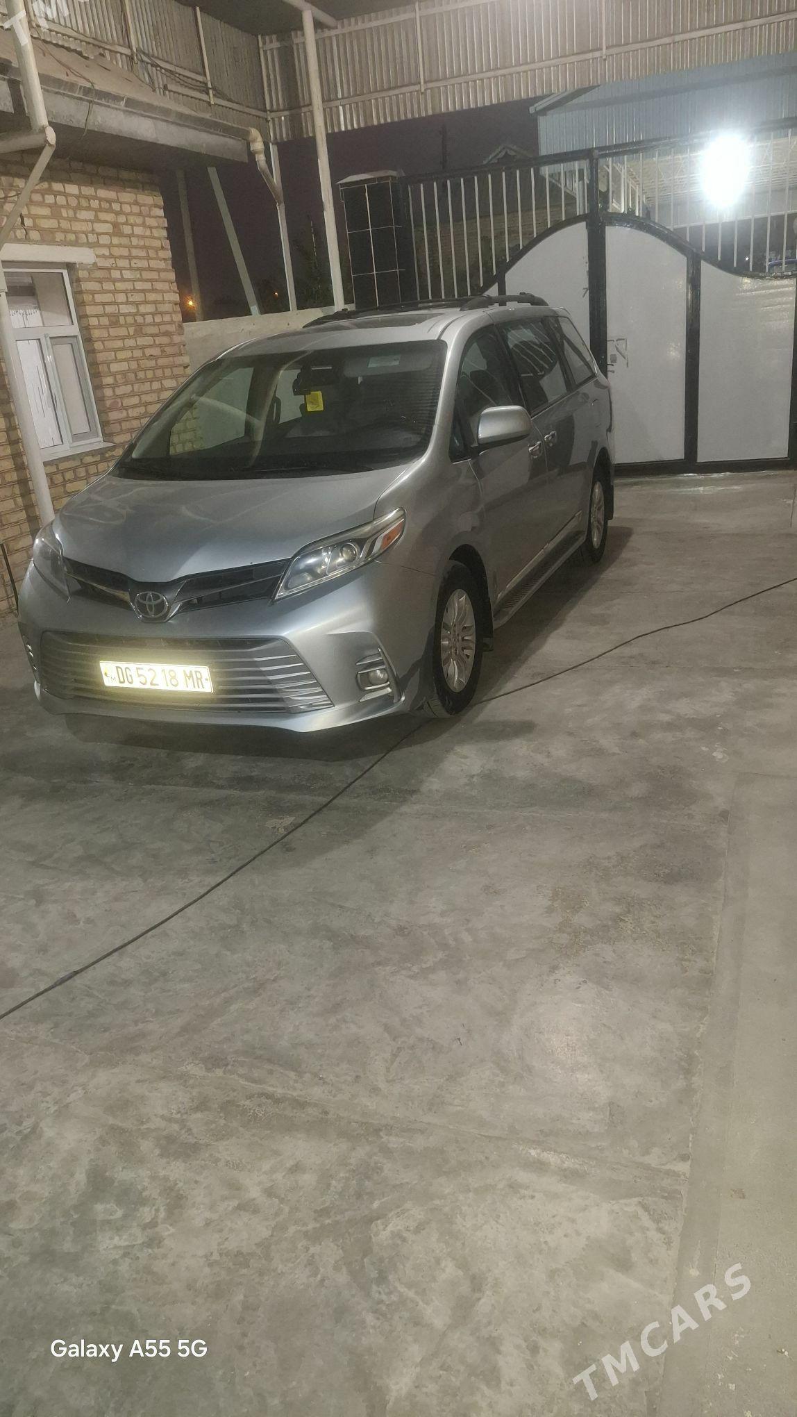 Toyota Sienna 2010 - 335 000 TMT - Мары - img 8