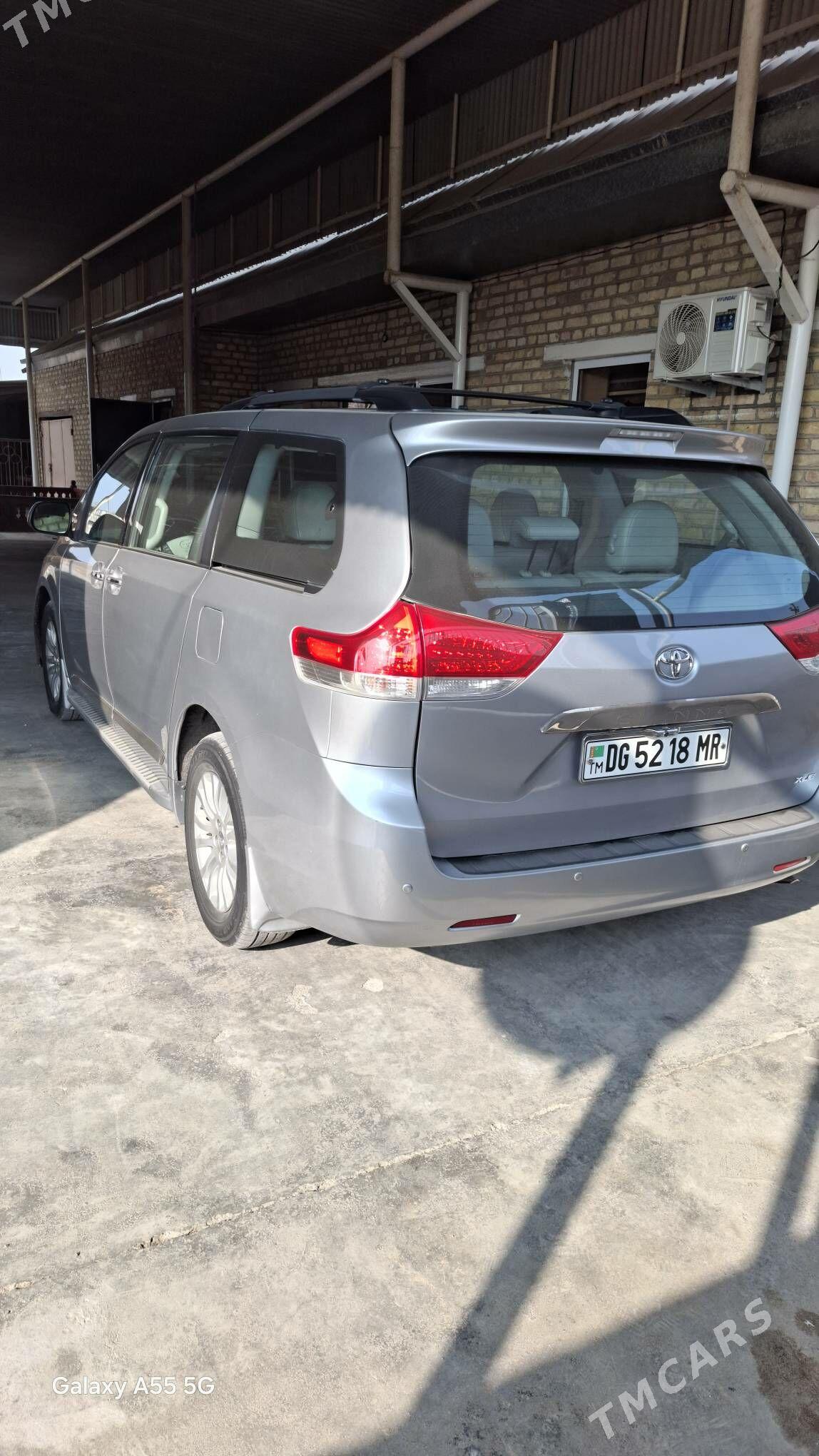 Toyota Sienna 2010 - 335 000 TMT - Мары - img 7