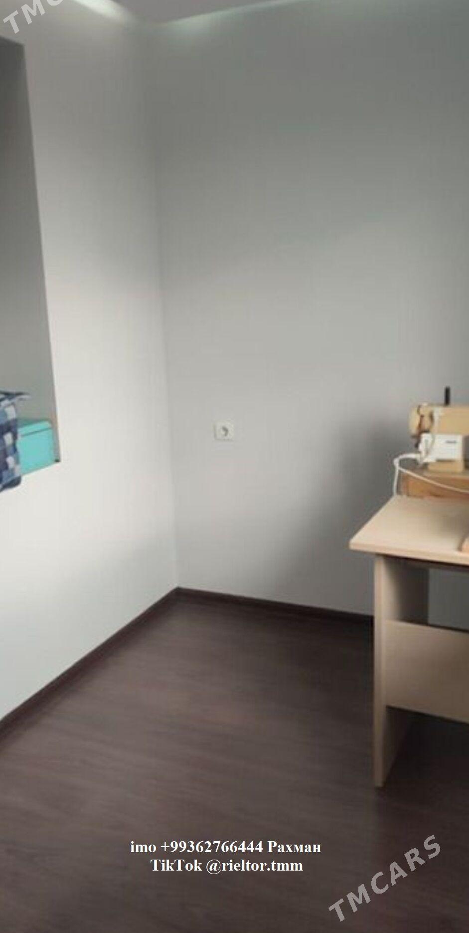 11MKR 1-KOMNAT 4-ETAJ AÝTAKOW KÖÇE - 11 мкр - img 2