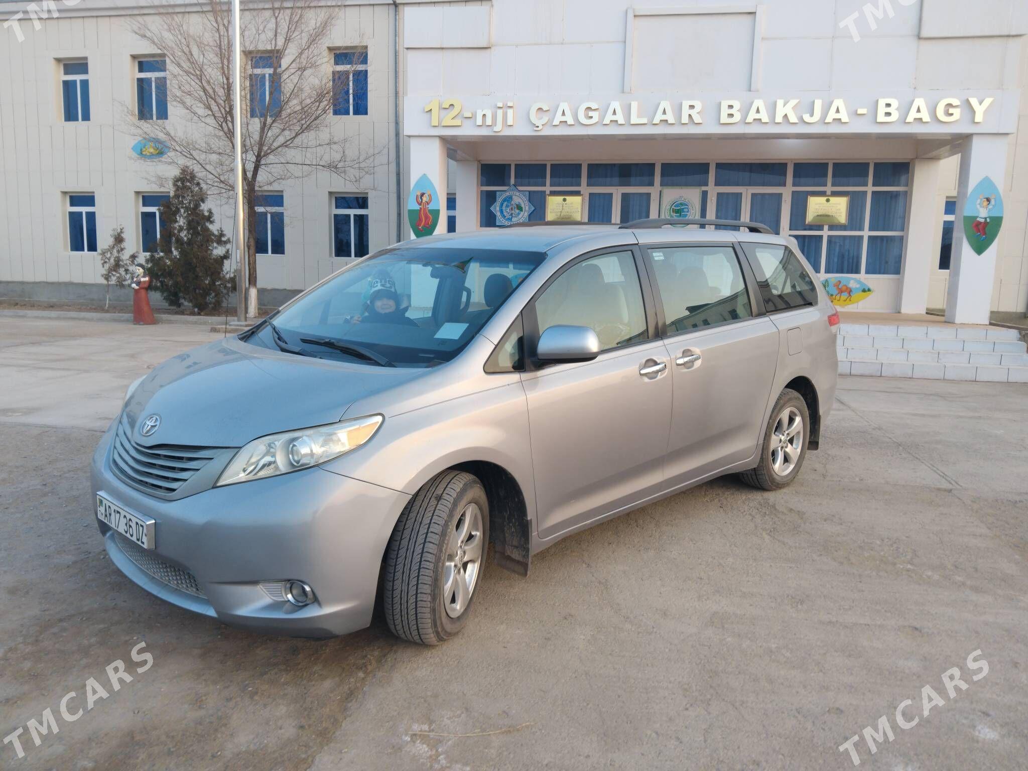 Toyota Sienna 2011 - 300 000 TMT - Гурбансолтан Едже - img 3