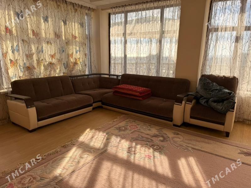 уголок - Туркменбаши - img 1