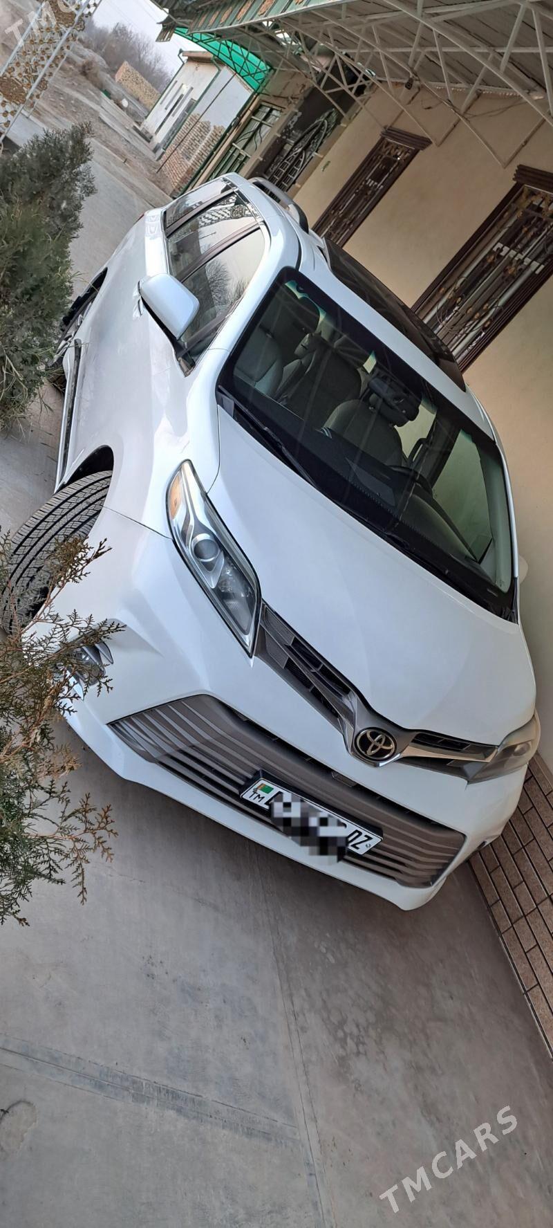 Toyota Sienna 2018 - 460 000 TMT - Дашогуз - img 3