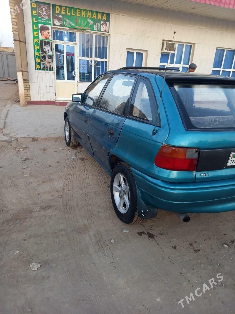 Opel Astra 1993 - 28 000 TMT - Халач - img 1