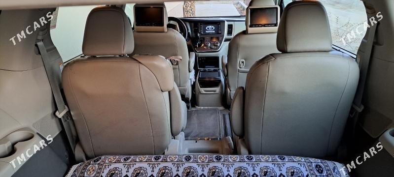 Toyota Sienna 2018 - 460 000 TMT - Дашогуз - img 9