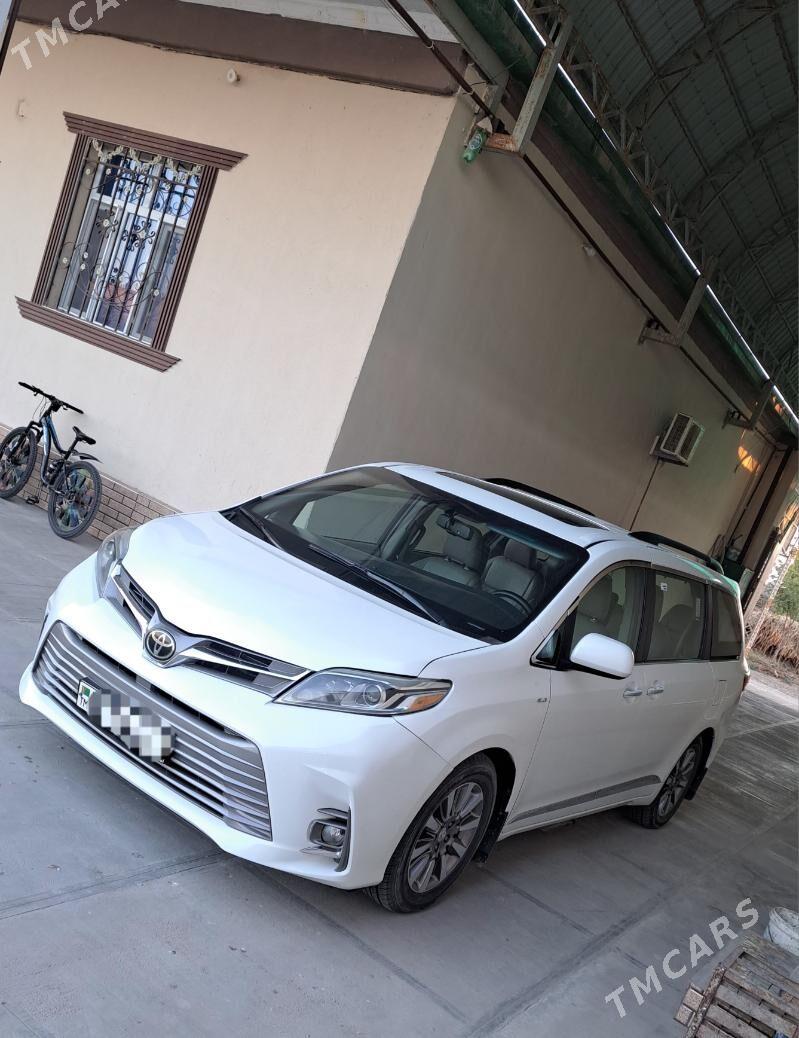 Toyota Sienna 2018 - 460 000 TMT - Дашогуз - img 2