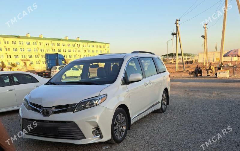 Toyota Sienna 2018 - 460 000 TMT - Дашогуз - img 5