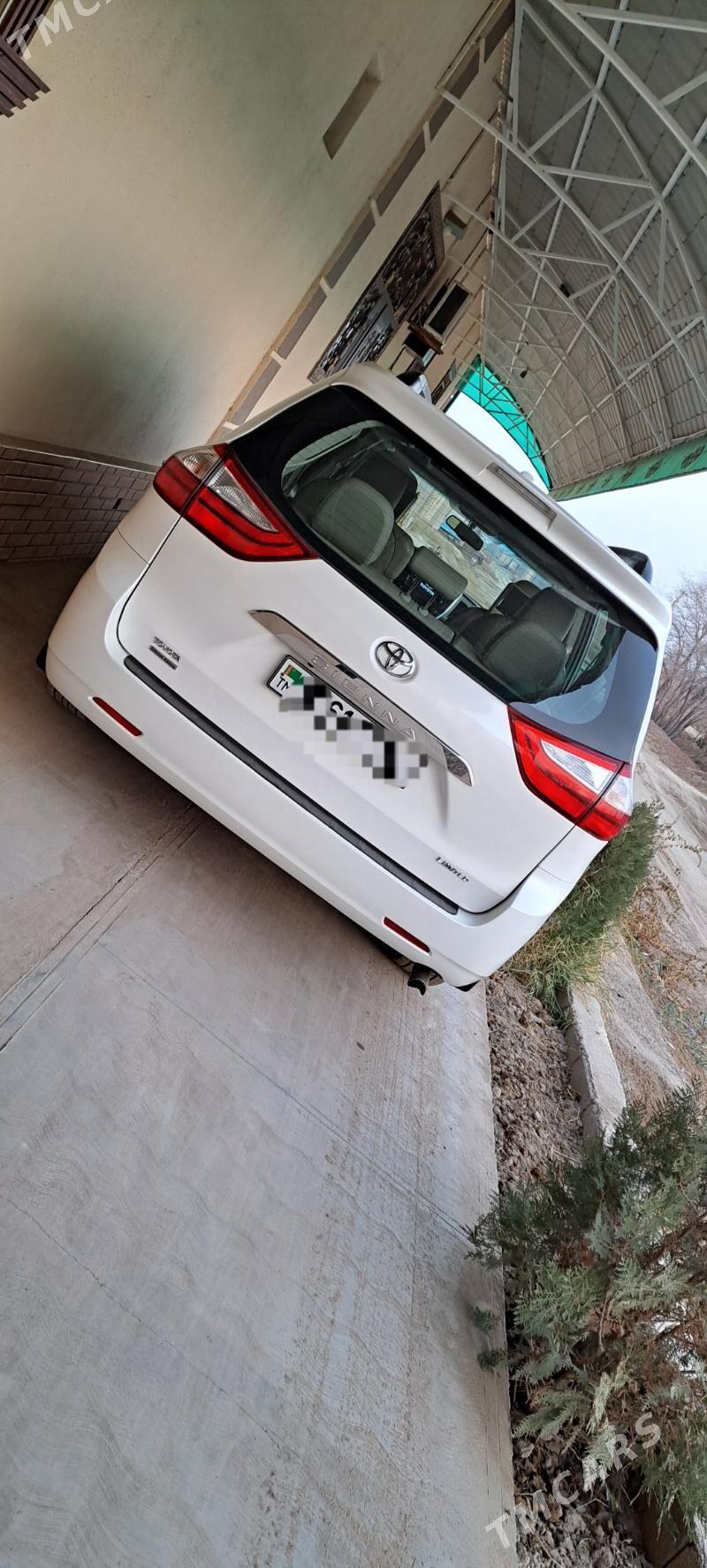 Toyota Sienna 2018 - 460 000 TMT - Дашогуз - img 7