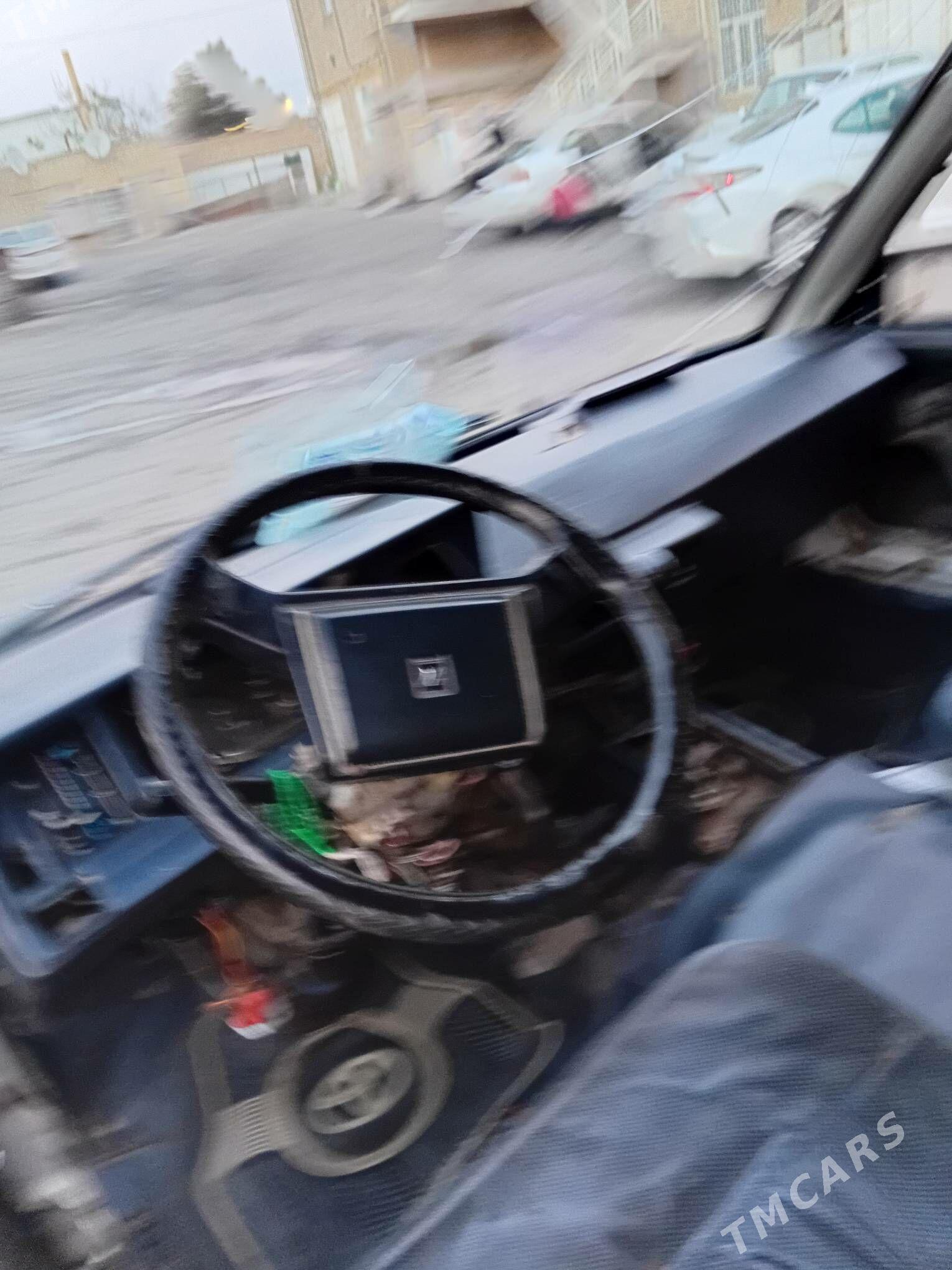 Toyota Hiace 1988 - 45 000 TMT - Мары - img 3