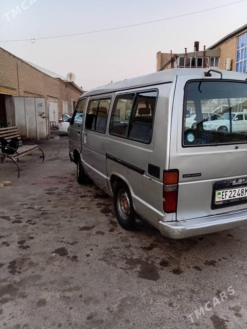 Toyota Hiace 1988 - 45 000 TMT - Мары - img 10
