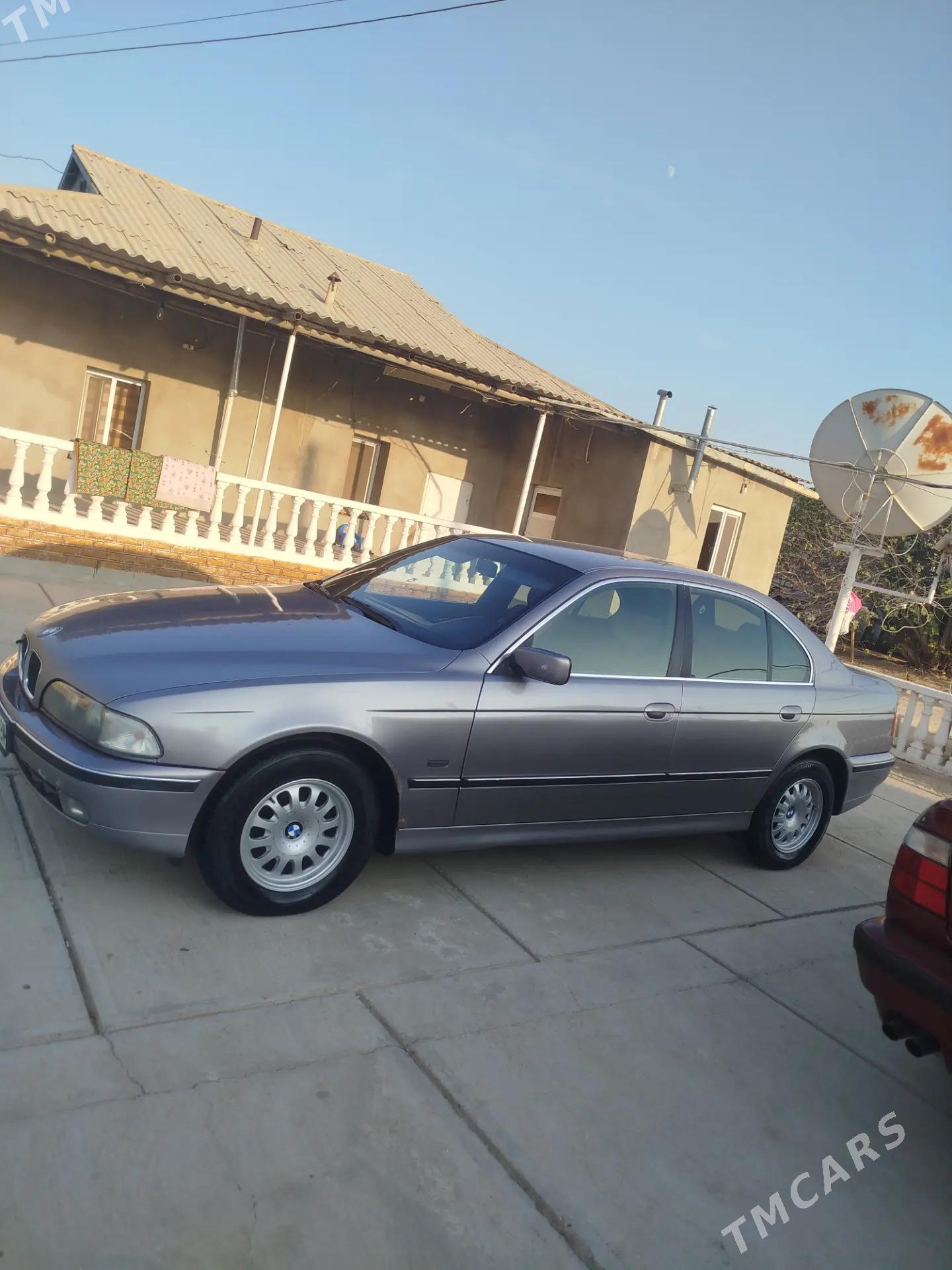 BMW E39 1996 - 100 000 TMT - Балканабат - img 2