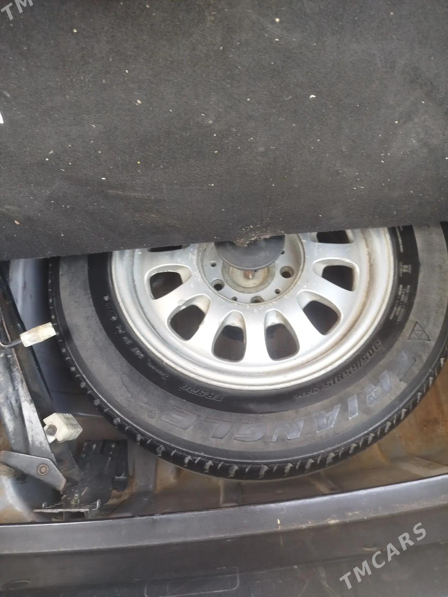 BMW E39 1996 - 100 000 TMT - Балканабат - img 9