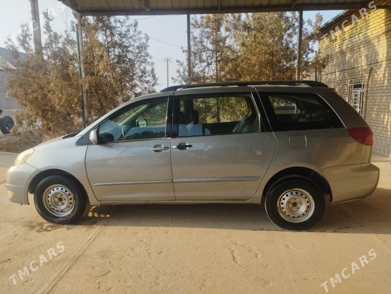 Toyota Sienna 2003 - 170 000 TMT - Гурбансолтан Едже - img 2