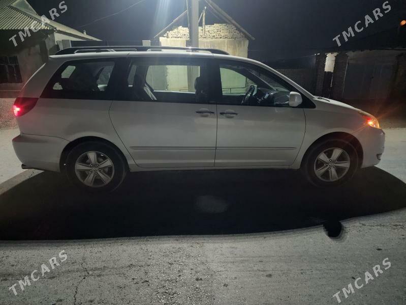 Toyota Sienna 2005 - 245 000 TMT - Кака - img 3