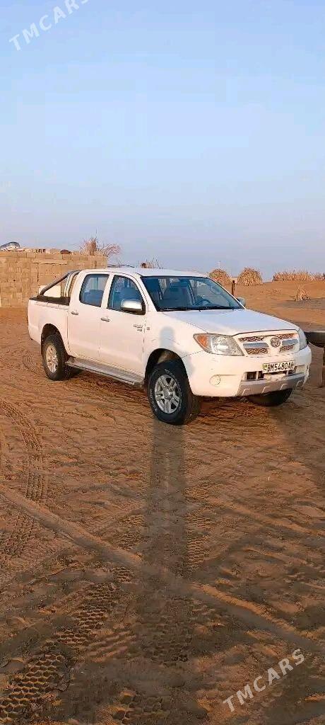 Toyota Hilux 2006 - 210 000 TMT - Ak bugdaý etraby - img 3