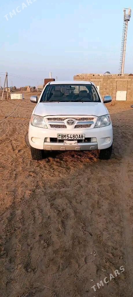 Toyota Hilux 2006 - 210 000 TMT - Ak bugdaý etraby - img 2