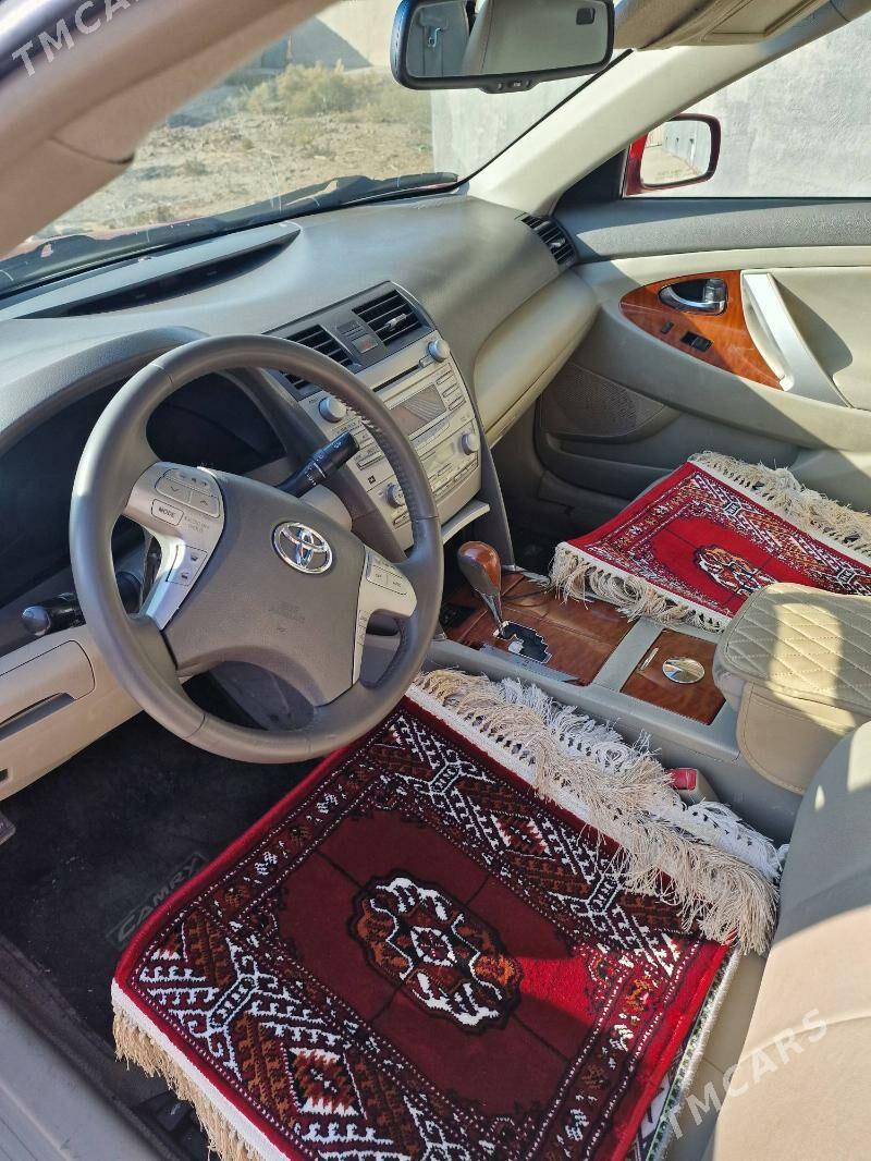 Toyota Camry 2010 - 200 000 TMT - Дашогуз - img 4