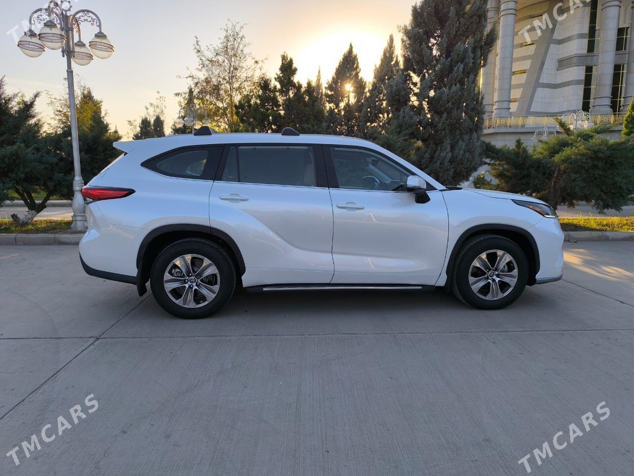Toyota Highlander 2023 - 520 000 TMT - Мары - img 3
